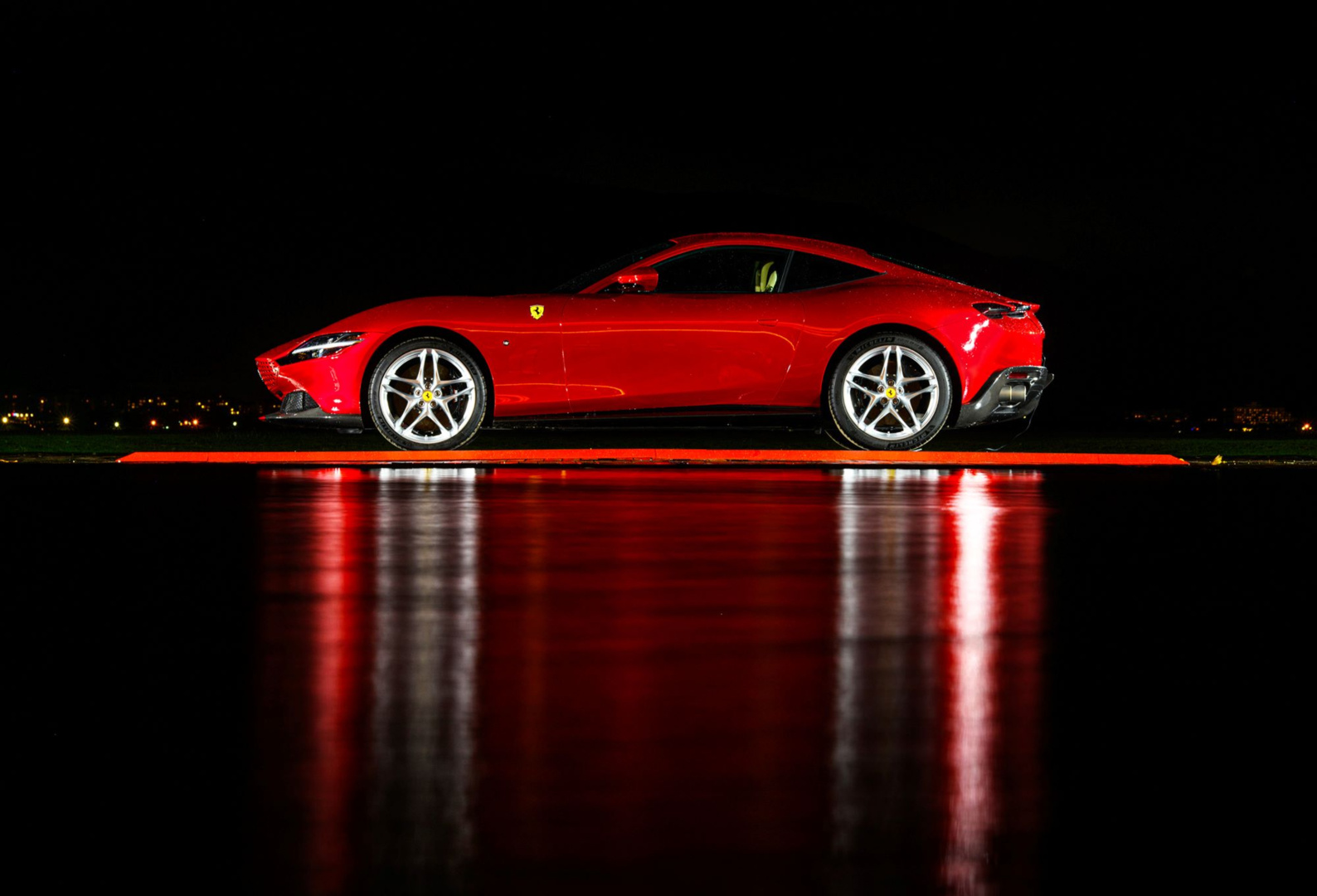 SMALL_05. Ferrari Roma